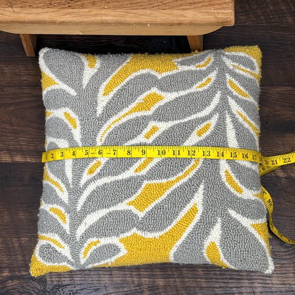 Anthropologie Lemieux et Cie Hooked Colombe Pillow covers set of 2 - Picture 5 of 7